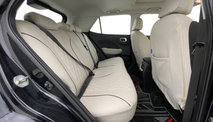 2024 Hyundai VENUE SX (O) 1.0 TURBO DCT DUAL TONE, Petrol, Automatic, 16,890 km, Right Side Rear Door Cabin