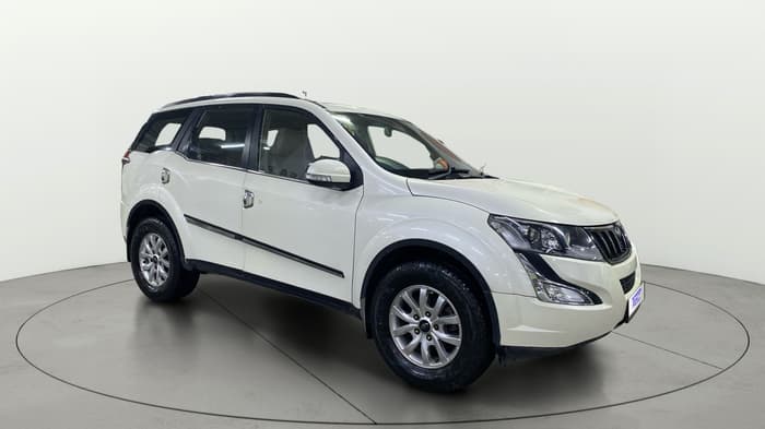 2016 Mahindra XUV500 W10, Diesel, Manual, 74,340 km, Right Front Diagonal