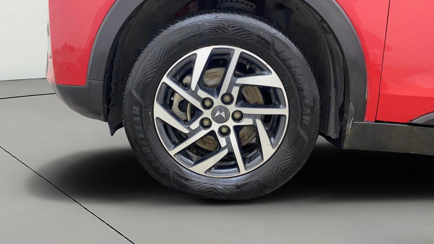 2022 Mahindra XUV300 W8 (O) 1.5 DIESEL, Diesel, Manual, 80,998 km, Left Front Wheel