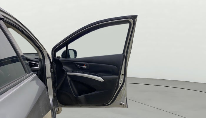 2016 Maruti S Cross ALPHA 1.6, Diesel, Manual, 1,02,946 km, RHS Front Door