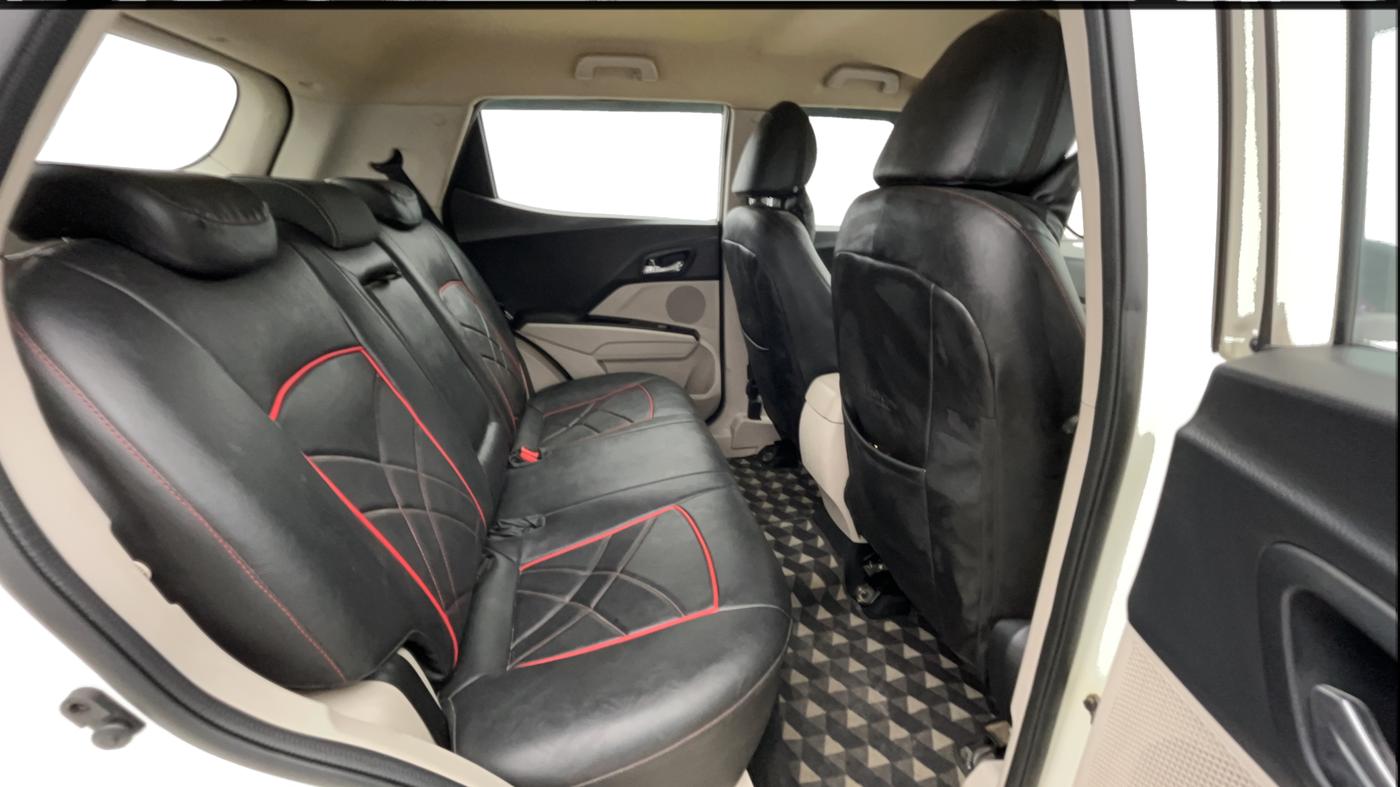 2019 Mahindra XUV300 W8 1.5 DIESEL, Diesel, Manual, 88,495 km, Right Side Rear Door Cabin