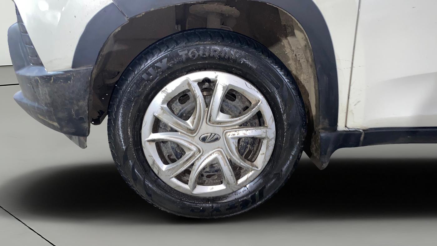 2016 Mahindra Kuv100 K4 6 STR, Petrol, Manual, 65,165 km, Left Front Wheel