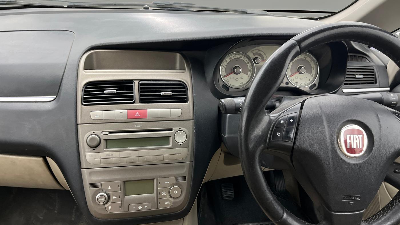 2014 Fiat Linea DYNAMIC 1.3 L ADVANCED MULTIJET, Diesel, Manual, 1,12,675 km, Air Conditioner