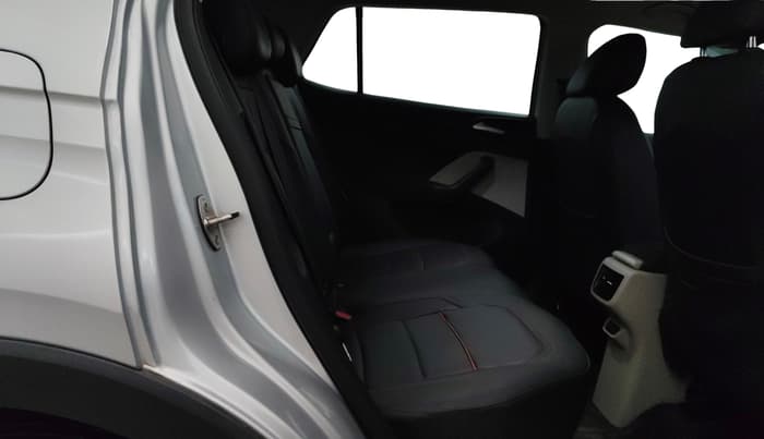 2023 Volkswagen TAIGUN HIGHLINE 1.0 TSI MT, Petrol, Manual, 25,301 km, Right Side Rear Door Cabin