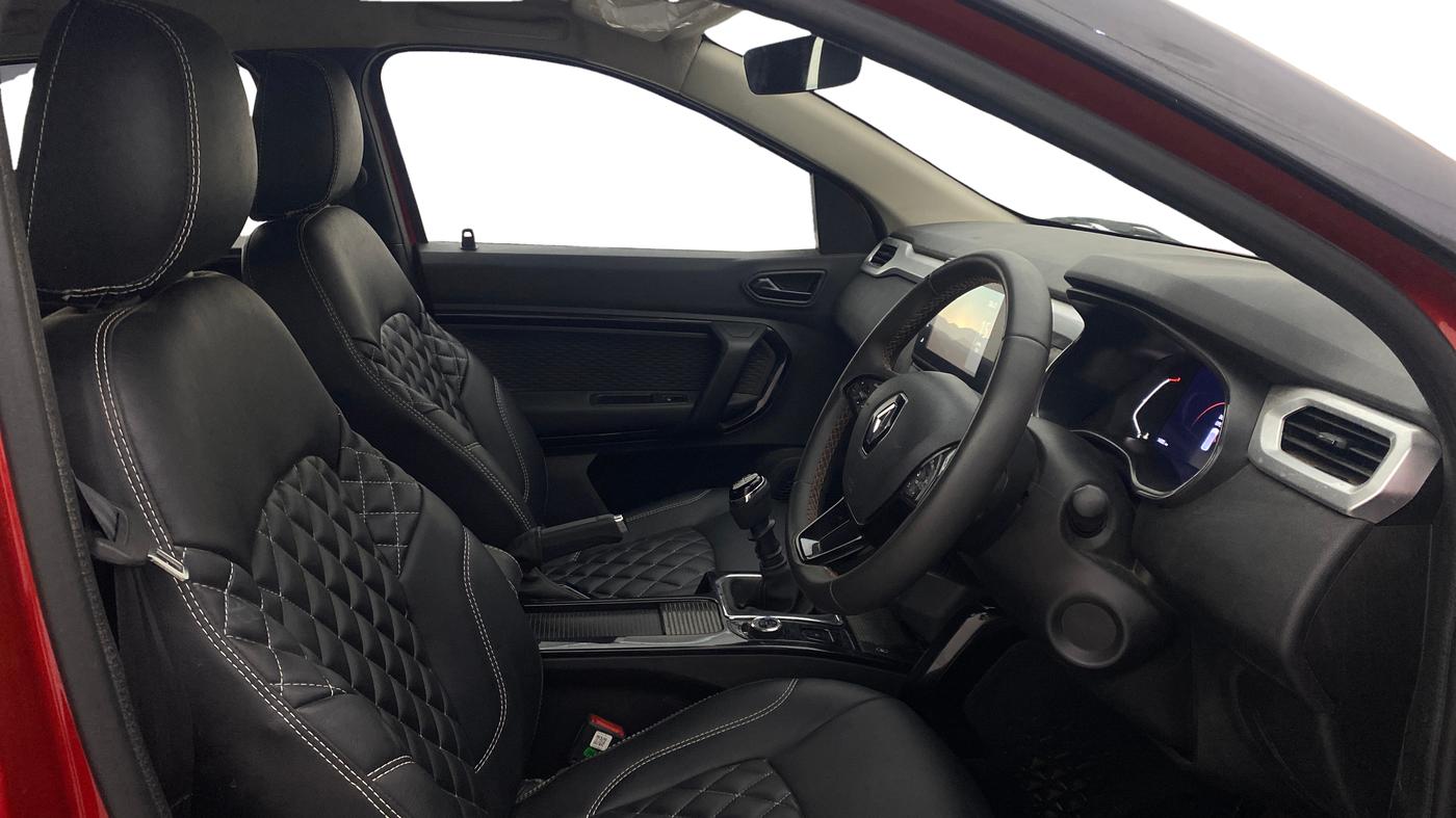 2024 Renault Kiger RXZ MT, Petrol, Manual, 13,553 km, Right Side Front Door Cabin