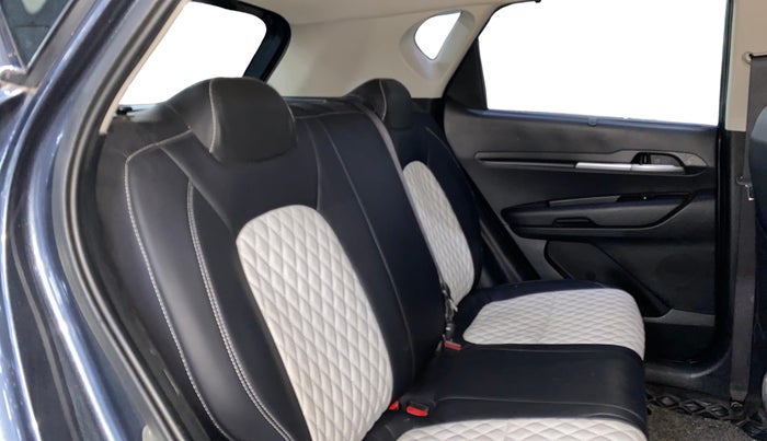 2024 KIA SONET HTK (O) 1.2 Petrol MT, Petrol, Manual, 11,521 km, Right Side Rear Door Cabin