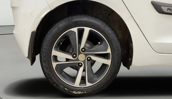 2024 Tata ALTROZ XZ CNG, CNG, Manual, 28,311 km, Right Rear Wheel