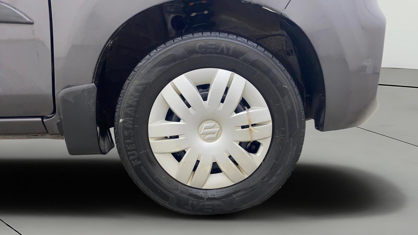 2020 Maruti Alto VXI, Petrol, Manual, 32,675 km, Right Front Wheel