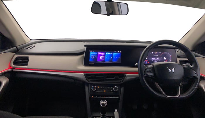 2021 Mahindra XUV700 AX 3 P MT 5 STR, Petrol, Manual, 40,193 km, Dashboard