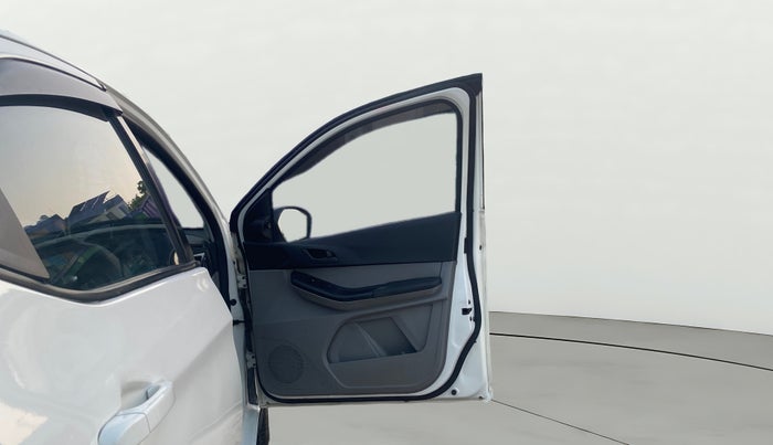 2023 Tata Tiago XT CNG, CNG, Manual, 71,795 km, RHS Front Door