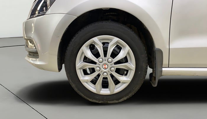 2015 Volkswagen Polo COMFORTLINE 1.2L, Petrol, Manual, 65,085 km, Left Front Wheel