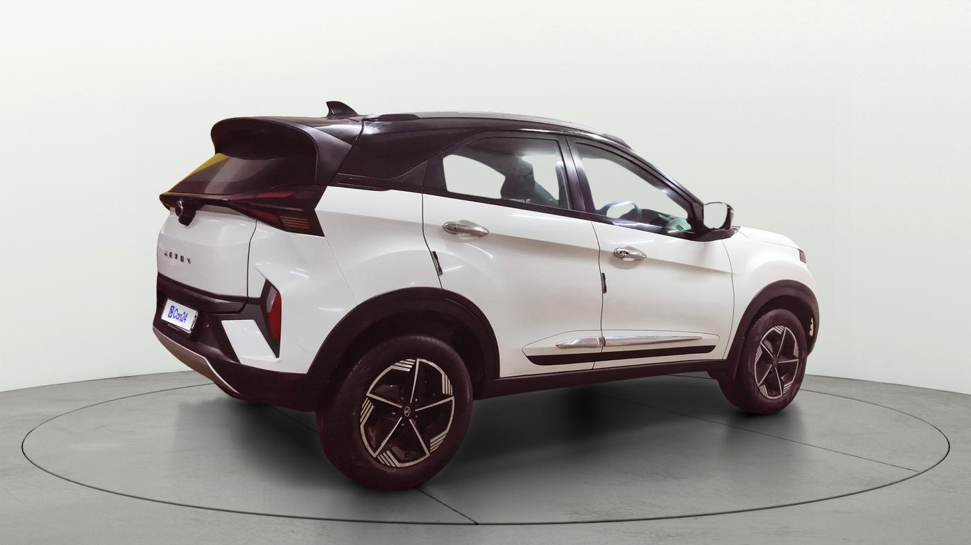 2024 Tata NEXON FEARLESS + SUNROOF DUAL TONE 1.5 DIESEL, Diesel, Manual, 79,275 km, Right Back Diagonal