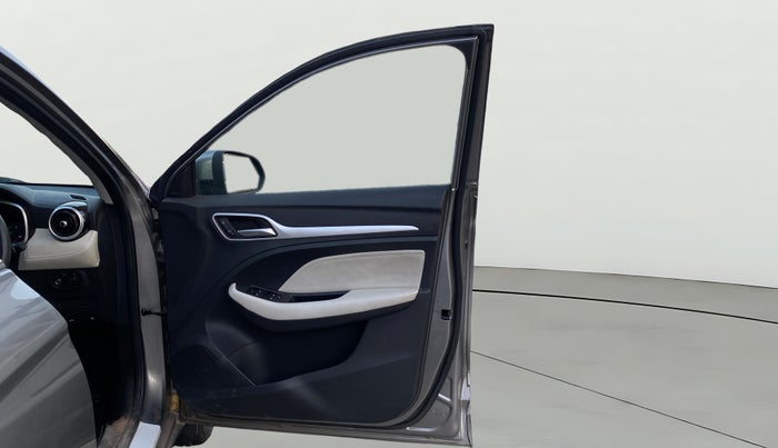 2024 MG ASTOR Sprint 1.5 MT (Ivory), Petrol, Manual, 10,855 km, RHS Front Door