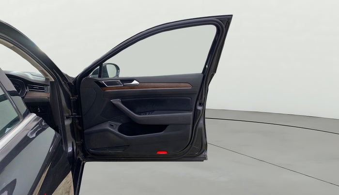 2018 Volkswagen Passat HIGHLINE DSG, Diesel, Automatic, 80,437 km, RHS Front Door