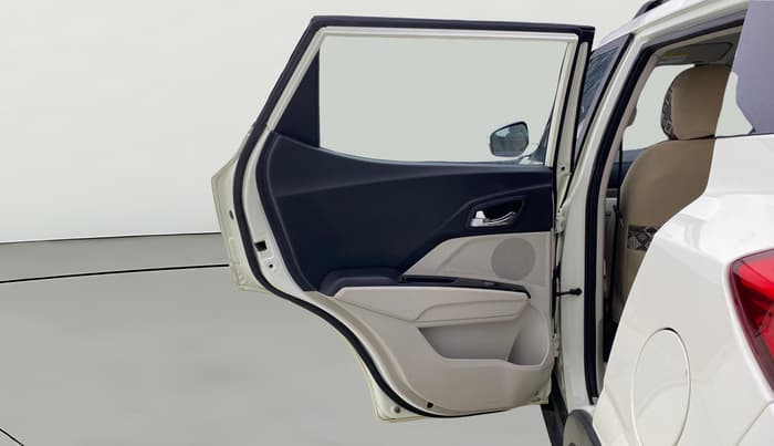 2020 Mahindra XUV300 W8 1.5 DIESEL, Diesel, Manual, 1,04,864 km, LHS Rear Door