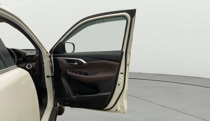 2022 Maruti Grand Vitara ALPHA SMART HYBRID AT, Petrol, Automatic, 17,513 km, RHS Front Door