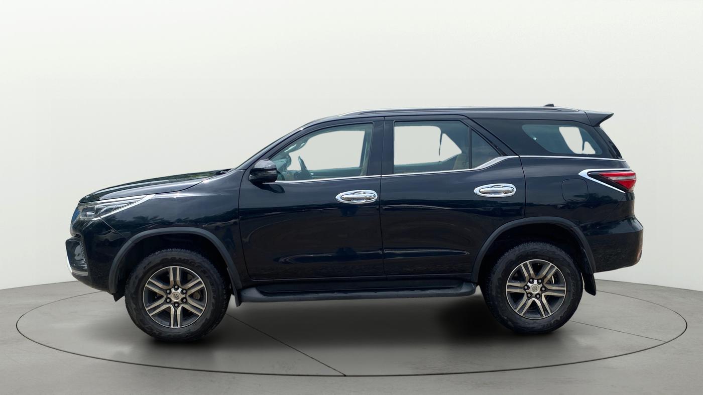 2023 Toyota Fortuner 4X2 AT 2.8 DIESEL, Diesel, Automatic, 36,861 km, Left Side