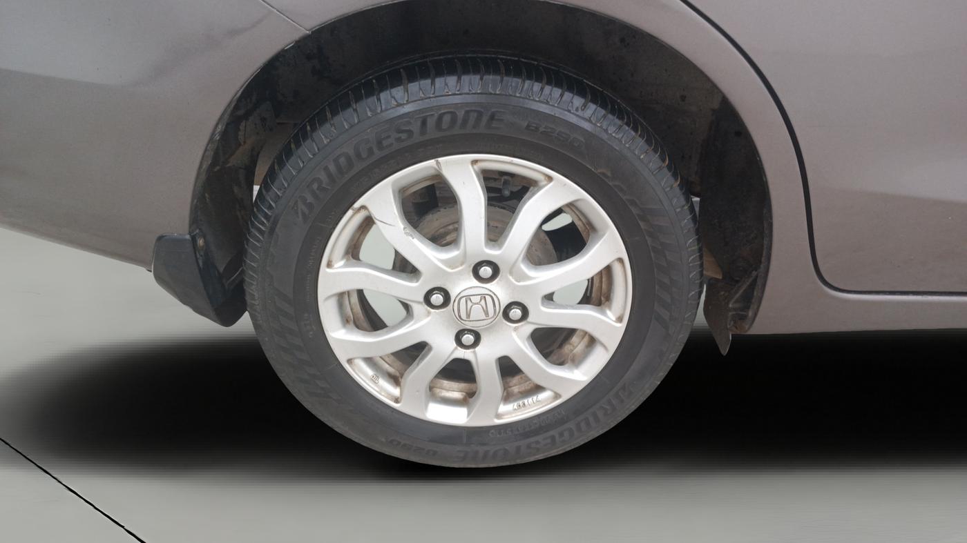 2015 Honda Amaze 1.2L I-VTEC VX, Petrol, Manual, 1,23,697 km, Right Rear Wheel