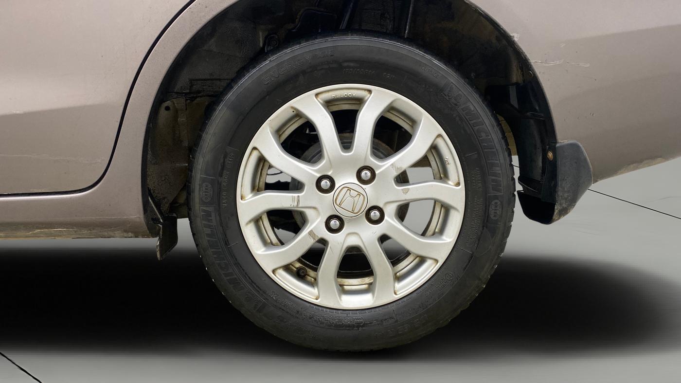 2014 Honda Amaze 1.2L I-VTEC VX AT, Petrol, Automatic, 1,00,402 km, Left Rear Wheel