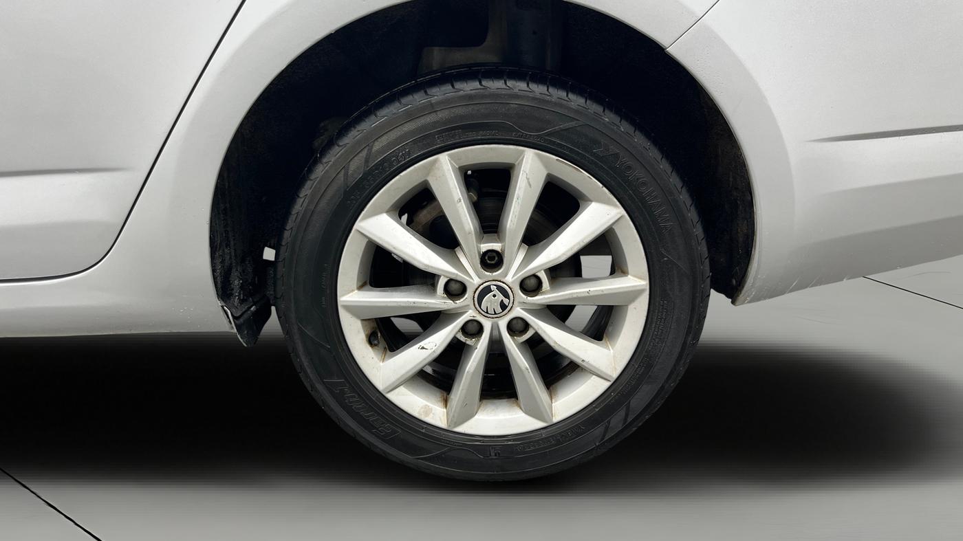 2015 Skoda Octavia AMBITION 1.4 TSI, Petrol, Manual, 1,47,263 km, Left Rear Wheel