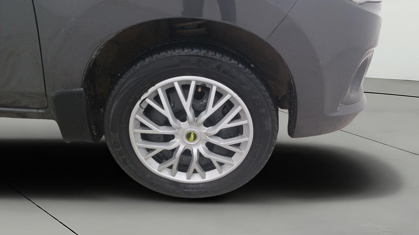 2015 Maruti Alto K10 VXI AMT, Petrol, Automatic, 72,374 km, Right Front Wheel