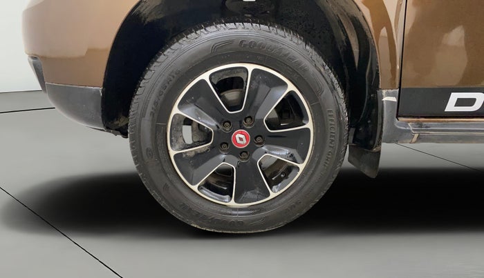 2017 Renault Duster RXS CVT, Petrol, Automatic, 46,155 km, Left Front Wheel