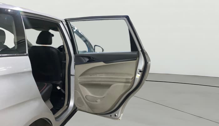 2018 Mahindra MARAZZO M2 7STR, Diesel, Manual, 1,04,829 km, RHS Rear Door
