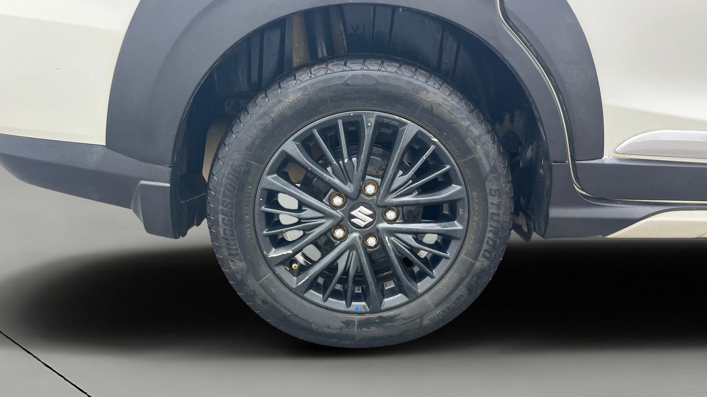 2021 Maruti XL6 ALPHA AT, Petrol, Automatic, 1,00,446 km, Right Rear Wheel