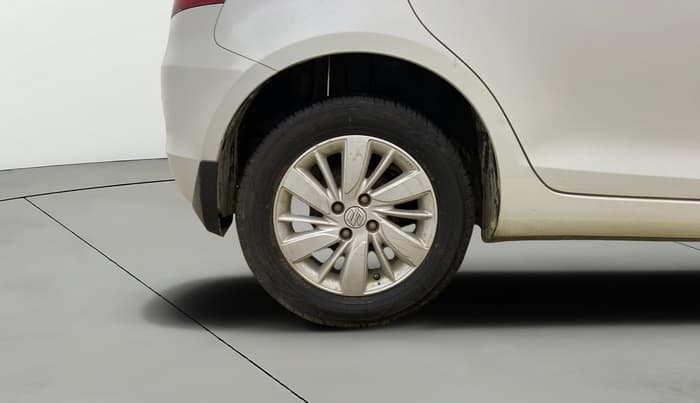 2015 Maruti Swift ZXI, Petrol, Manual, 27,431 km, Right Rear Wheel