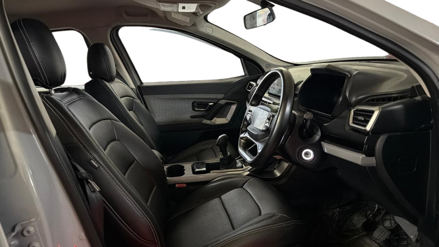 2023 Tata Harrier SMART (O), Diesel, Manual, 38,340 km, Right Side Front Door Cabin