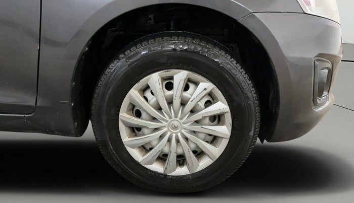 2016 Maruti Swift LXI, Petrol, Manual, 57,386 km, Right Front Wheel