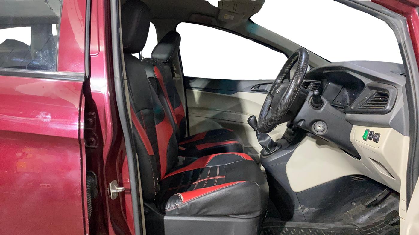 2018 Mahindra MARAZZO M2 8 STR, Diesel, Manual, 73,171 km, Right Side Front Door Cabin