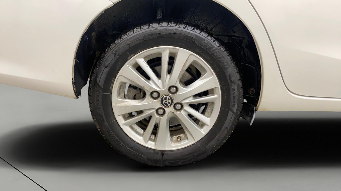 2018 Toyota YARIS V MT, Petrol, Manual, 1,27,623 km, Right Rear Wheel