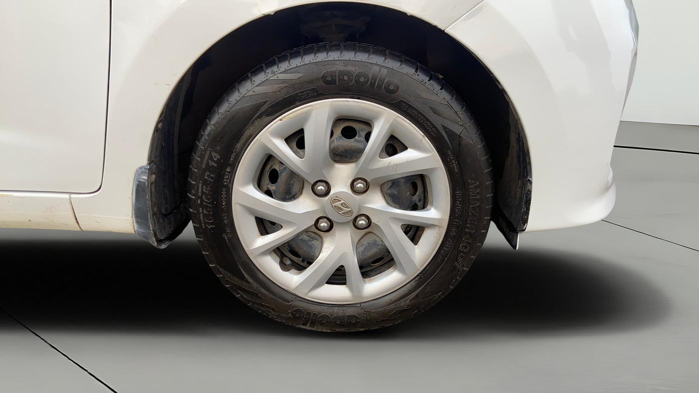 2017 Hyundai Grand i10 MAGNA AT 1.2 KAPPA VTVT, Petrol, Automatic, 53,296 km, Right Front Wheel