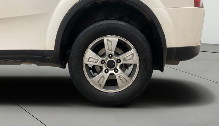 2017 Mahindra XUV500 W6 AT, Diesel, Automatic, 1,28,835 km, Left Rear Wheel