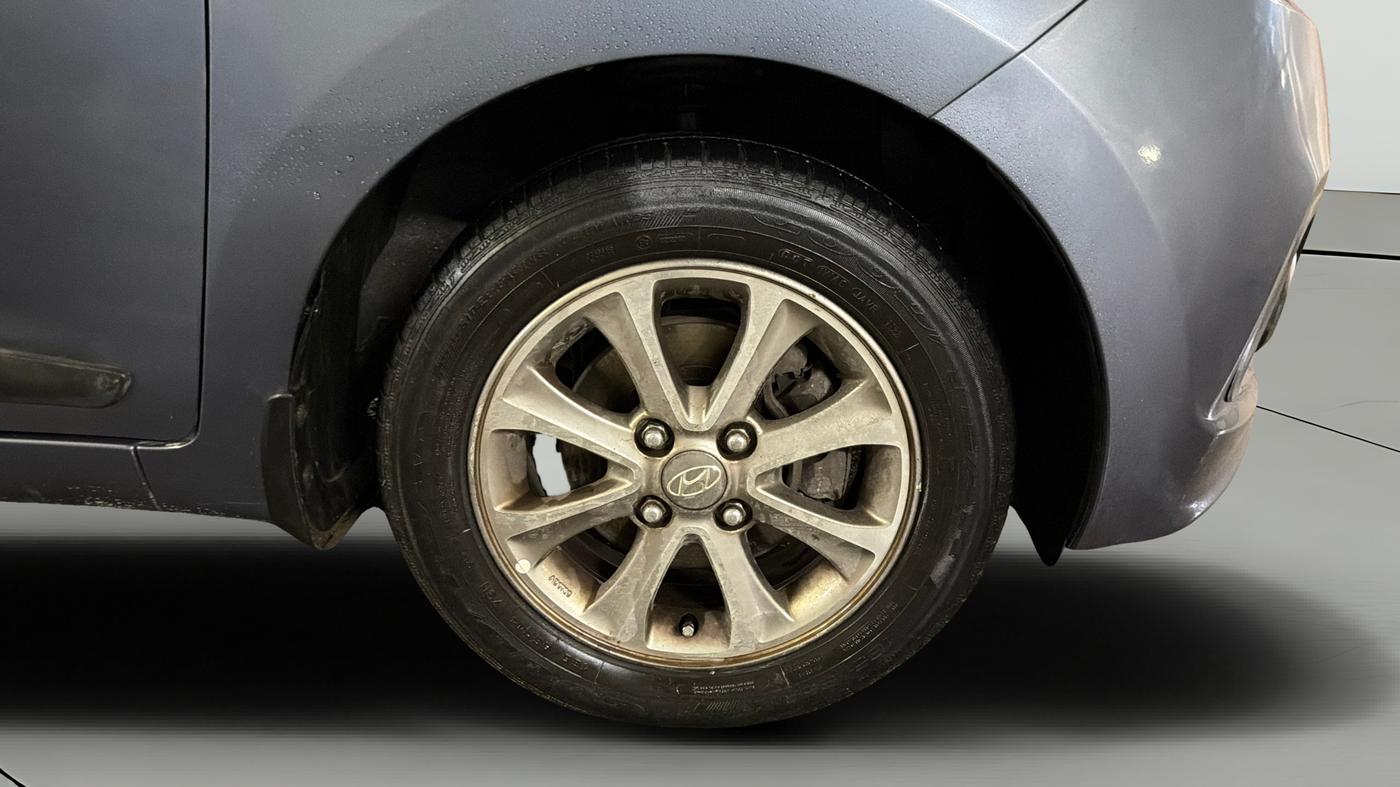 2015 Hyundai Grand i10 ASTA (O) 1.2 KAPPA VTVT, Petrol, Manual, 71,956 km, Right Front Wheel