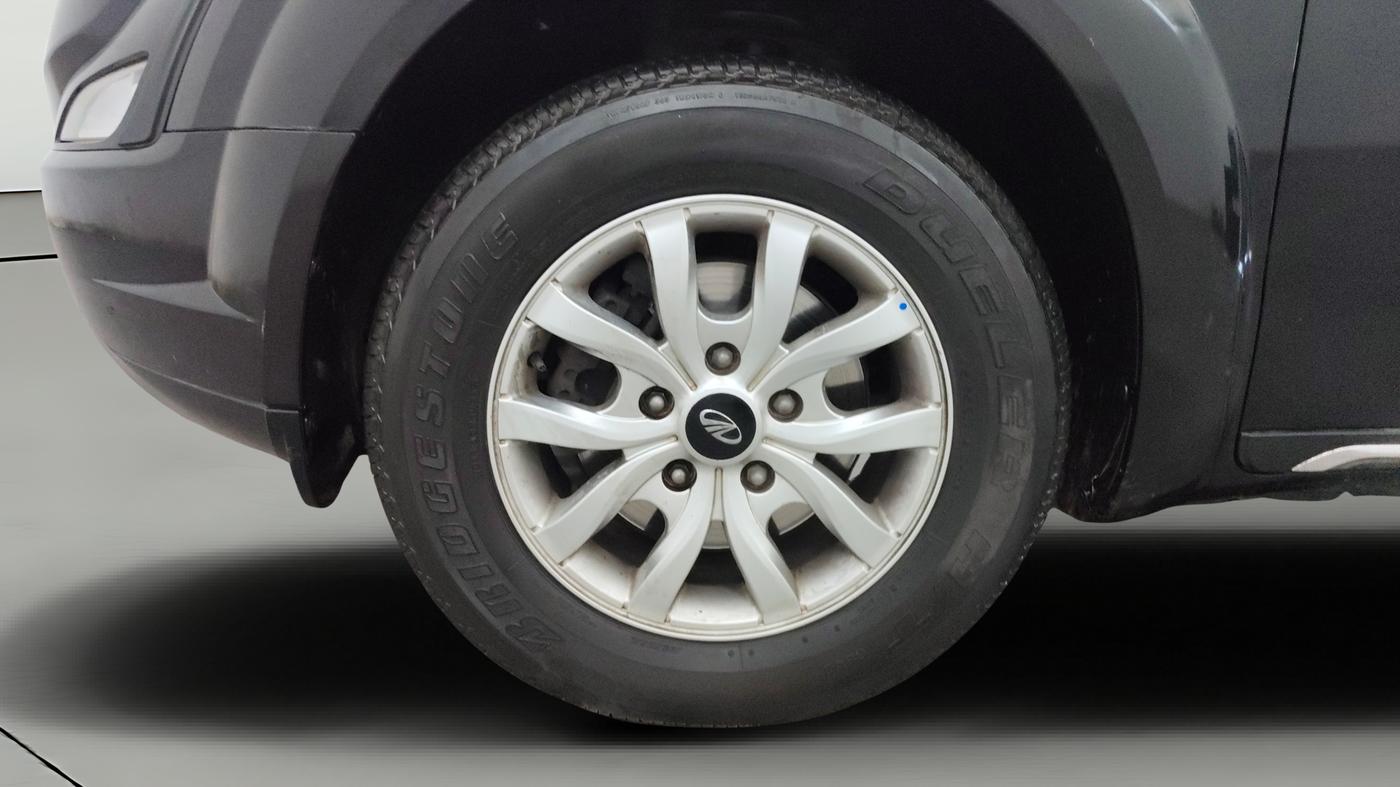 2019 Mahindra XUV500 W5, Diesel, Manual, 60,258 km, Left Front Wheel