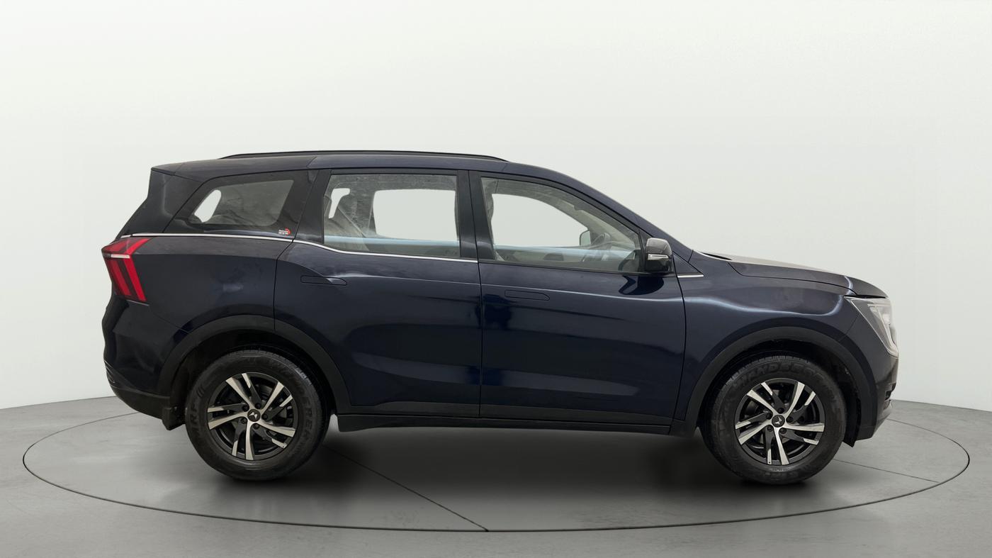 2022 Mahindra XUV700 AX 5 P MT 7 STR, Petrol, Manual, 39,638 km, Right Side View