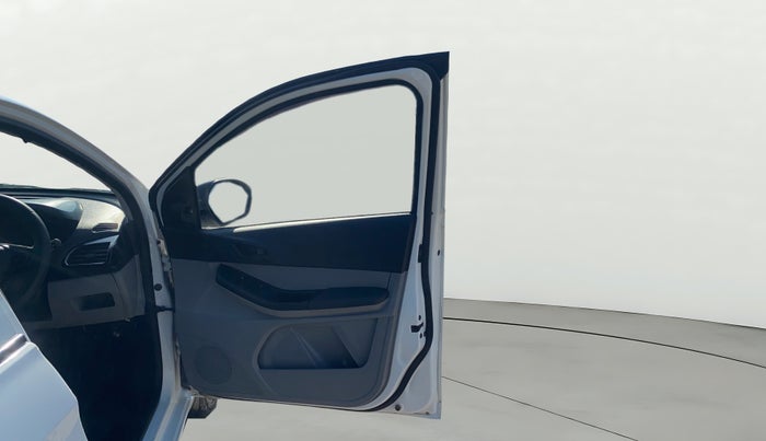 2022 Tata Tiago XT (O) PETROL, Petrol, Manual, 30,136 km, RHS Front Door