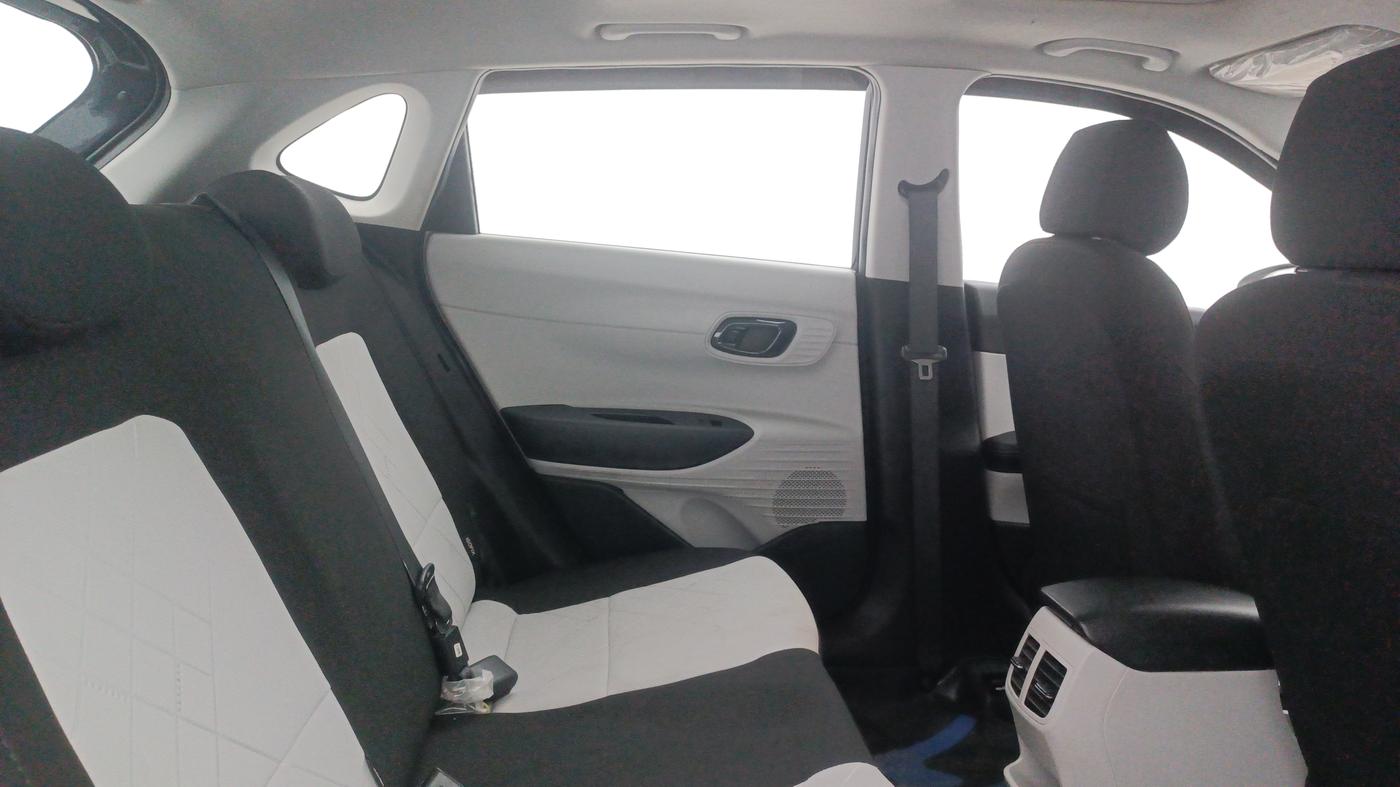 2024 Hyundai NEW I20 Sportz (O) 1.2 IVT, Petrol, Automatic, 9,611 km, Right Side Rear Door Cabin