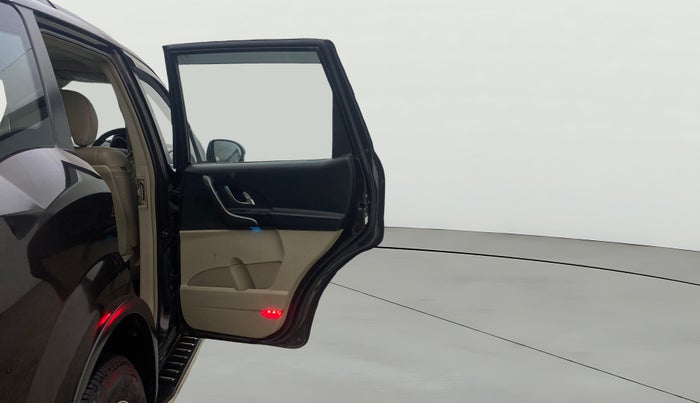 2016 Mahindra XUV500 W10, Diesel, Manual, 69,315 km, RHS Rear Door