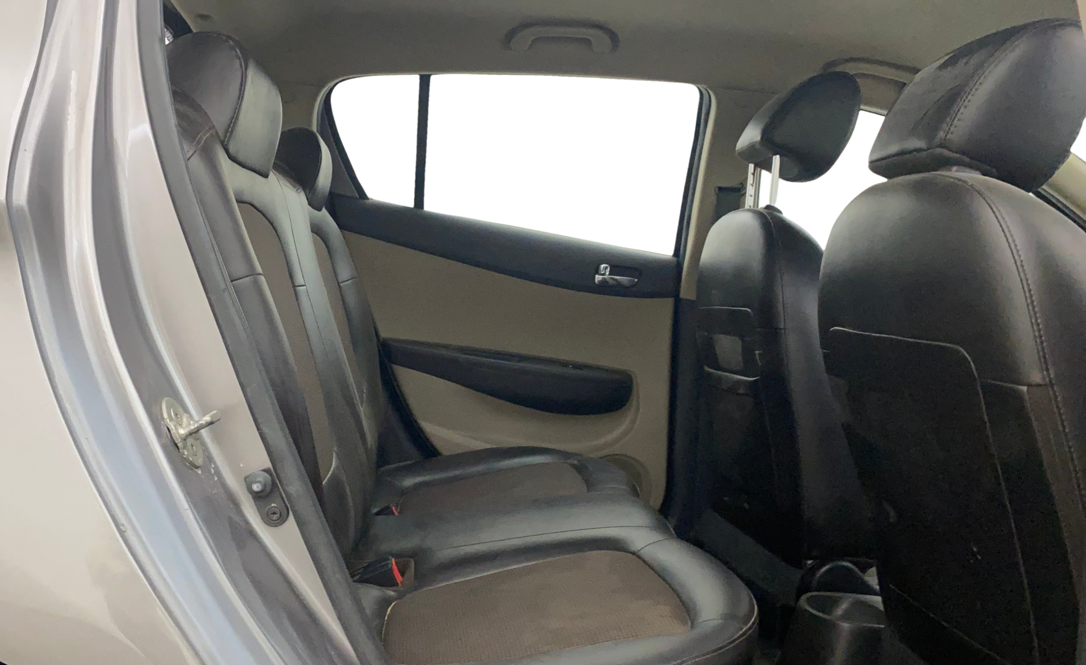 Right-Side-Rear-Door-Cabin---Processed