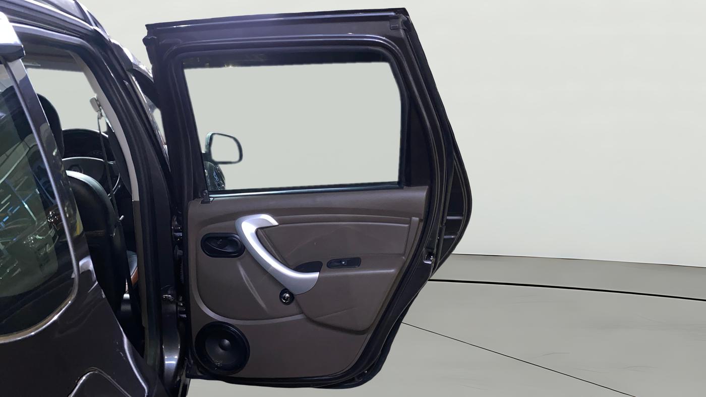 2017 Renault Duster RXE PETROL, Petrol, Manual, 27,433 km, RHS Rear Door