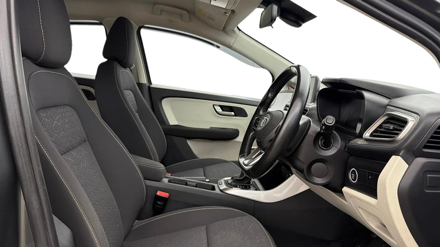 2023 Tata ALTROZ XZA, Petrol, Automatic, 23,796 km, Right Side Front Door Cabin