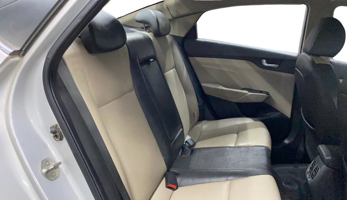 2017 Hyundai Verna 1.6 VTVT SX (O) AT, Petrol, Automatic, 72,278 km, Right Side Rear Door Cabin