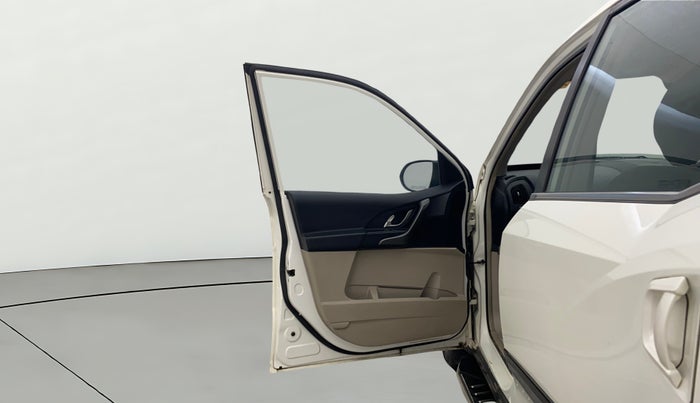 2017 Mahindra XUV500 W6, Diesel, Manual, 56,769 km, LHS Front Door