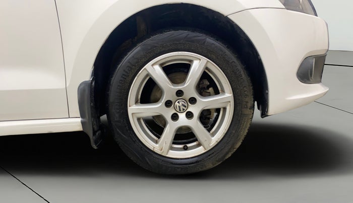 2013 Volkswagen Vento HIGHLINE 1.6 MPI, Petrol, Manual, 1,14,206 km, Right Front Wheel