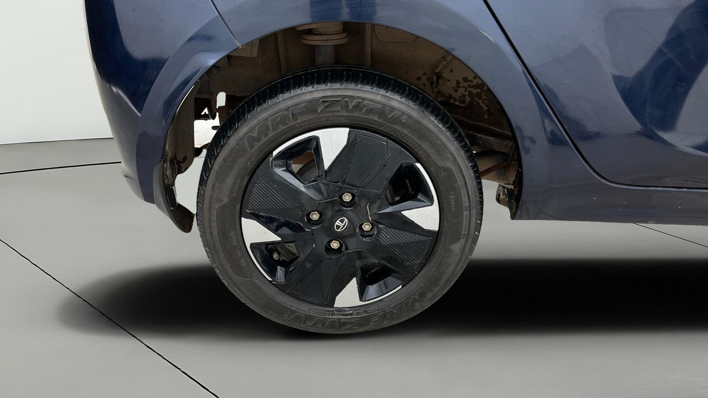 2025 Tata Tiago XTA CNG , CNG, Automatic, 14,797 km, Right Rear Wheel