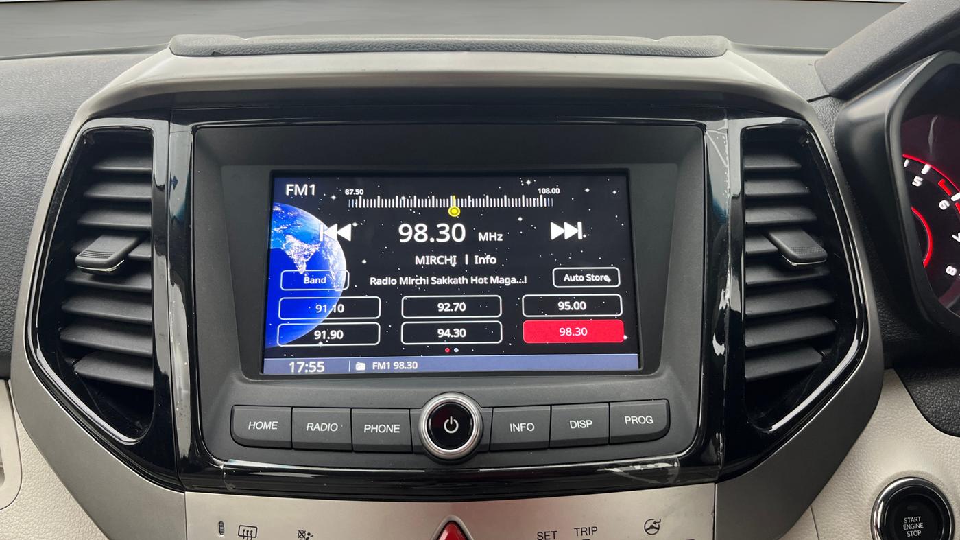 2023 Mahindra XUV300 W8 (O) 1.2 PETROL AMT, Petrol, Automatic, 9,410 km, Air Conditioner