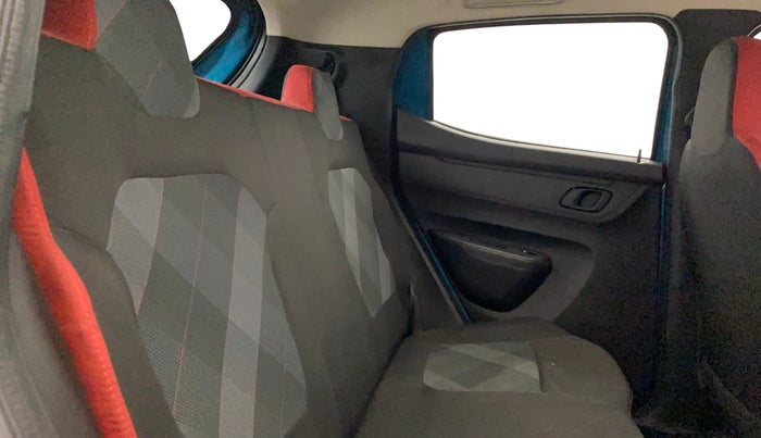 2022 Renault Kwid RXT 1.0 (O), Petrol, Manual, 6,969 km, Right Side Rear Door Cabin